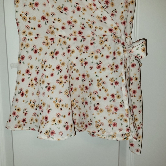 NWT Faux wrap blouse - Picture 4 of 7